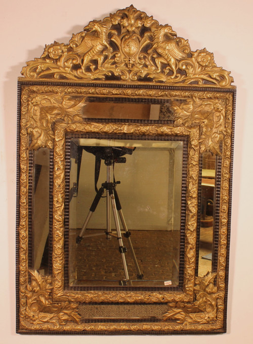 Miroir à Parecloses En Cuivre Repoussé Et ébène - Début Du 19° Siècle