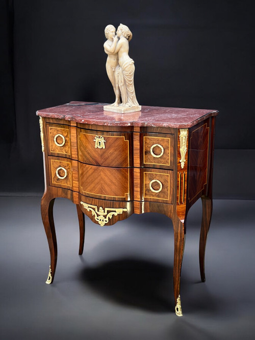 COMMODE ANCIENNE DU XIXe EN MARQUÈTERIE AVEC DESSUS MARBRE DE STYLE TRANSITION