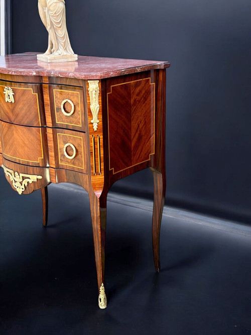 COMMODE ANCIENNE DU XIXe EN MARQUÈTERIE AVEC DESSUS MARBRE DE STYLE TRANSITION