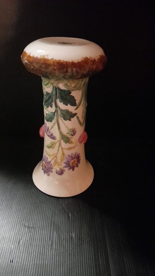 Manufacture  J. Vieillard & Cie Bordeaux Vase en relief