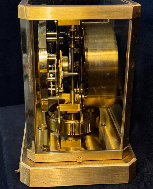JAEGER-LECOULTRE ATMOS Uhr aus vergoldetem Messing 