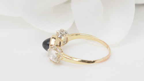 Bague En Or Jaune, Cabochon De Saphir Et Diamants