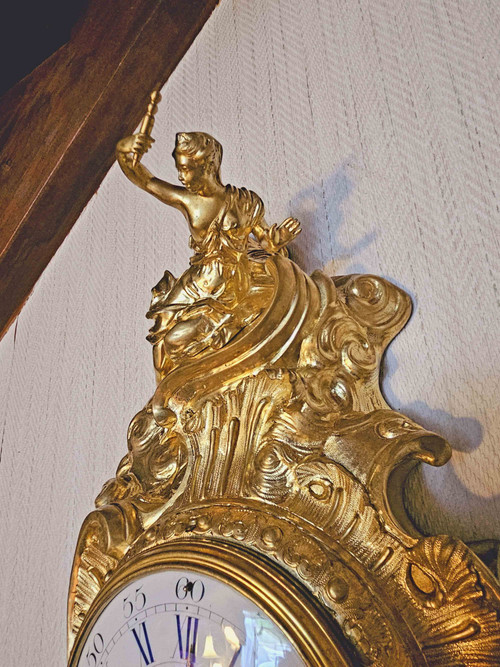 L XV Wandkartell aus vergoldeter Bronze „Venus und zwei Lieben“