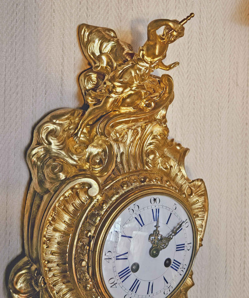 L XV Wandkartell aus vergoldeter Bronze „Venus und zwei Lieben“