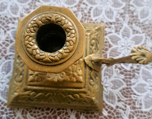 Portacandele a mano in bronzo della fine del XIX secolo
