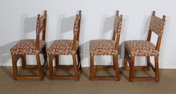  Suite di quattro sedie in rovere in stile monastico - Inizio XX secolo