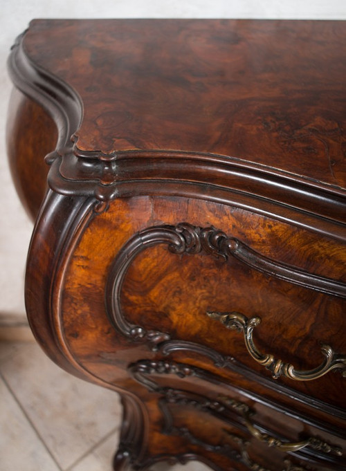 Antique Louis XV style chest of drawers from the Veneto period, 20th century.