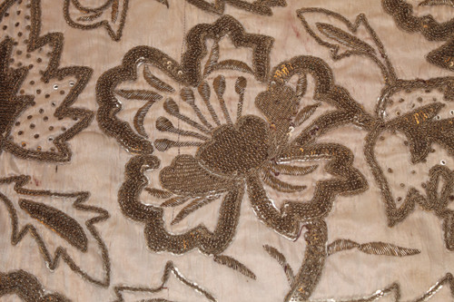 Osmanische Stickerei aus Silber- und Goldfäden mit Blumendekor, Mitte des 19. Jahrhunderts