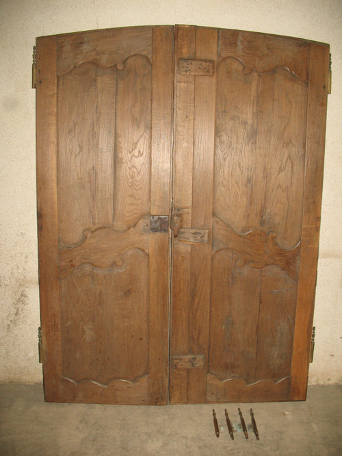 Pair of Louis XV style woodwork doors in carved oak, early 19th century