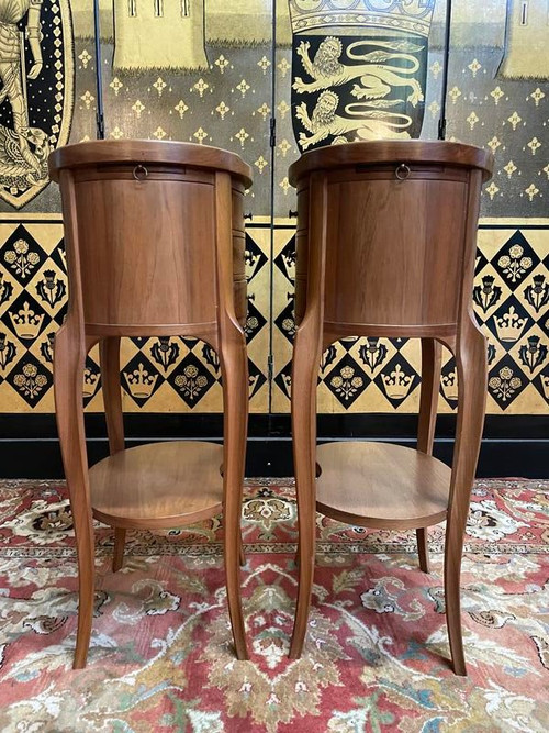 Paire de tables de chevets de style Louis XV - Transition en noyer 