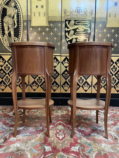 Paire de tables de chevets de style Louis XV - Transition en noyer 