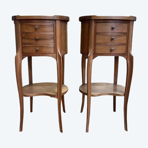 Paire de tables de chevets de style Louis XV - Transition en noyer 