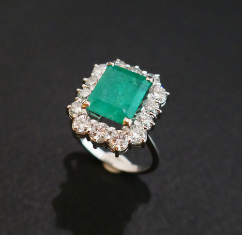 3 Karat Smaragdring und 2 Karat Diamanten, Zertifikat.
