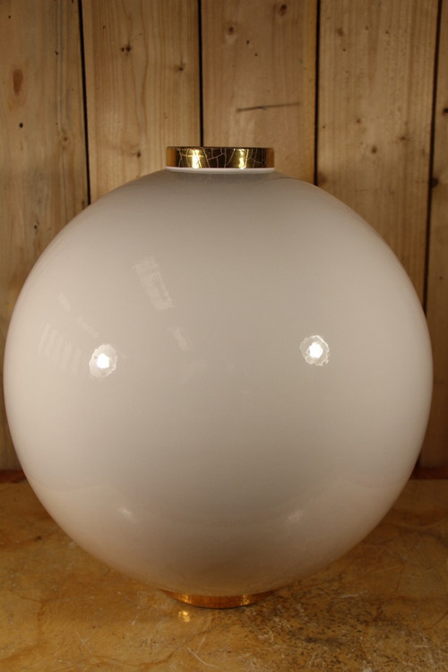 Kugelvase aus der Longwy-Manufaktur des 20. Jahrhunderts