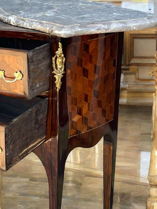 CASSETTO DEL XVIII PERIODO LUIGI XV IN TARSI DECORATO CON PIANO IN BRONZO / MARMO