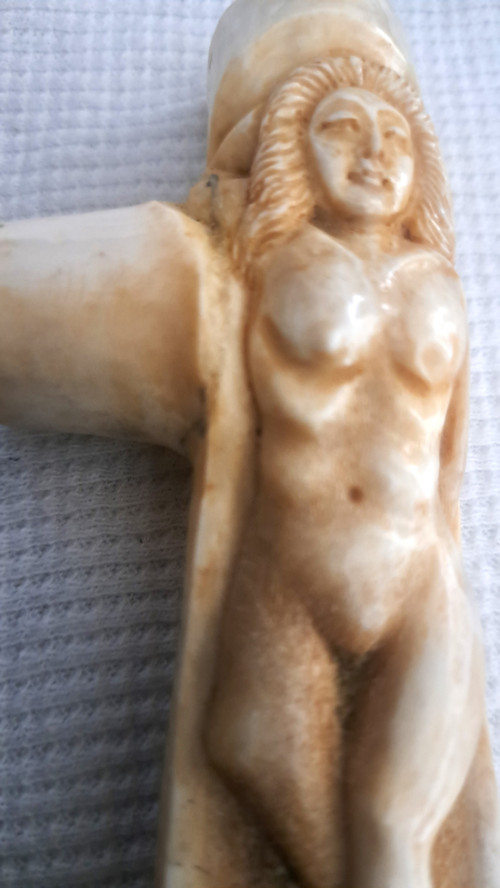 Pommeau de canne sculpté en os de bovin érotique
