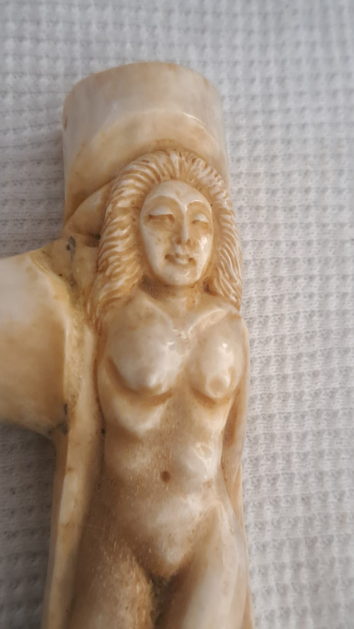 Pommeau de canne sculpté en os de bovin érotique