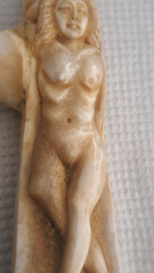 Pommeau de canne sculpté en os de bovin érotique