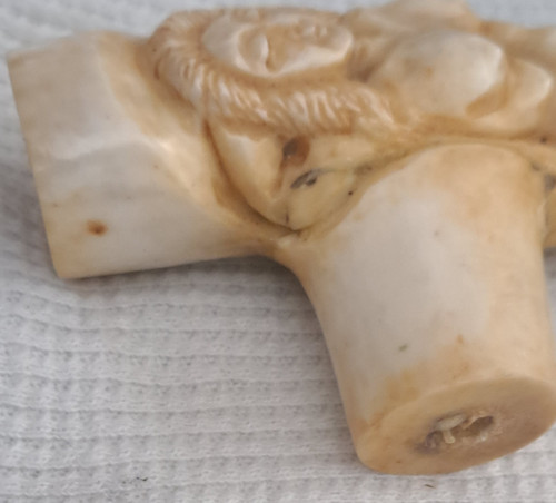 Pommeau de canne sculpté en os de bovin érotique