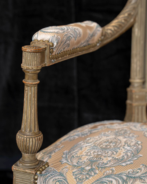 Un canapé en bois peint de style louis XVI, XIXème