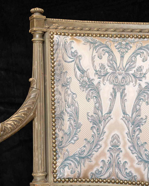 Un canapé en bois peint de style louis XVI, XIXème