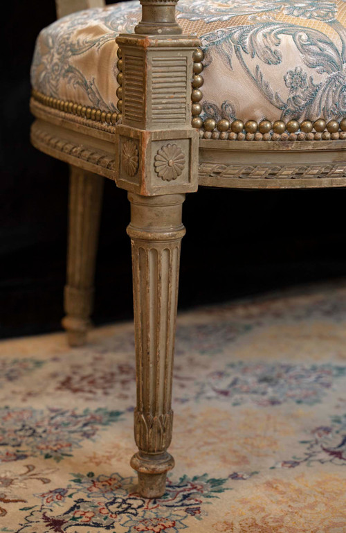 Un canapé en bois peint de style louis XVI, XIXème