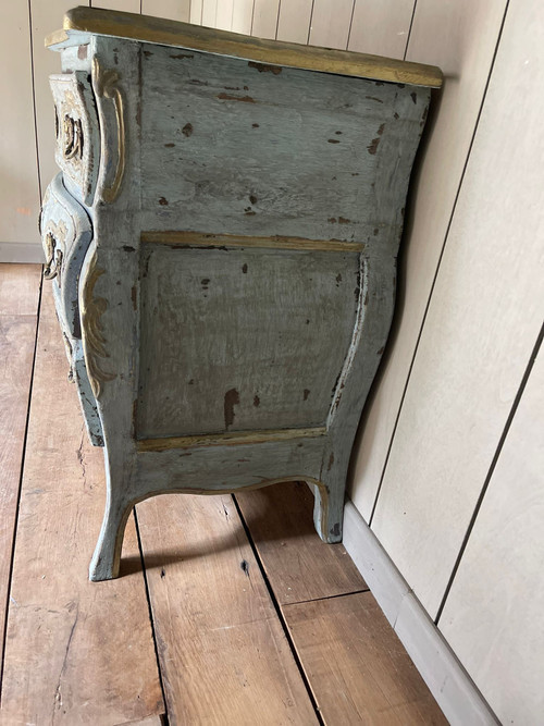 Louis XV chest of drawers from the late 19th century