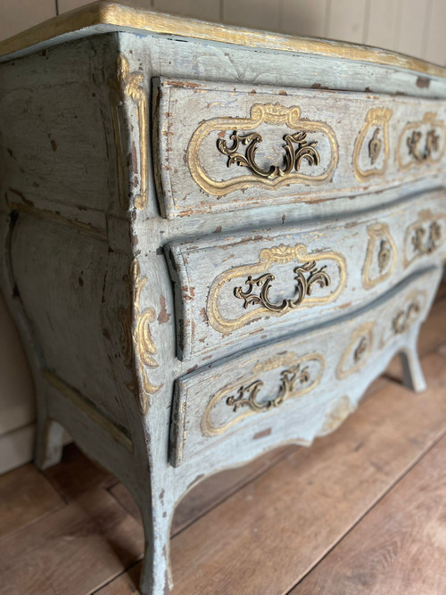 Louis XV chest of drawers from the late 19th century