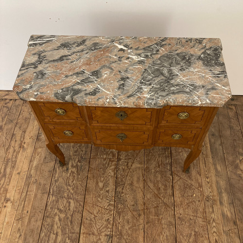 Transition style chest of drawers