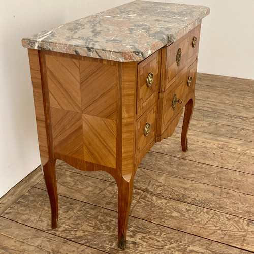 Transition style chest of drawers