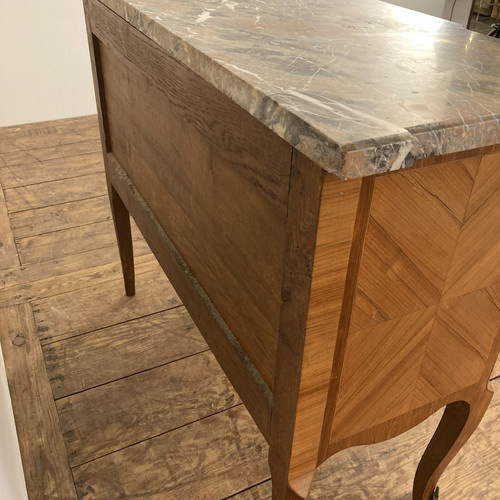 Transition style chest of drawers