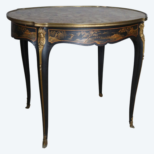 Guéridon Napoléon III à décor japonisant. 