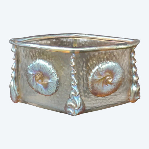 Superb Art Nouveau Johann Loetz Nautilus decor bowl.