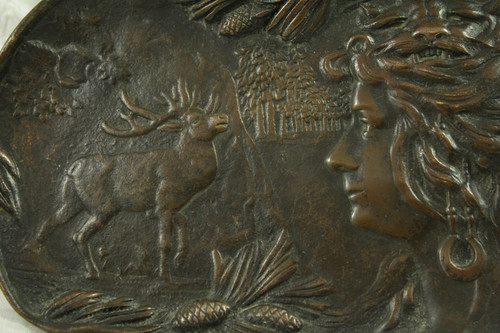 Vide poche aus Bronze mit brauner Patina 'Diane chasseesse et cerf' um 1900 Jugendstil