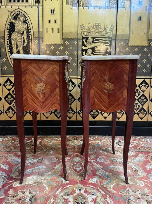 Paire de tables de chevets de style Louis XV/Transition en marqueterie 