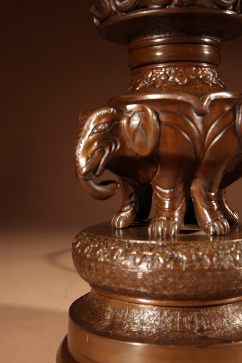 Impressive original bronze table lamp with Japanese elephant, Meiji period 1868-1912,
