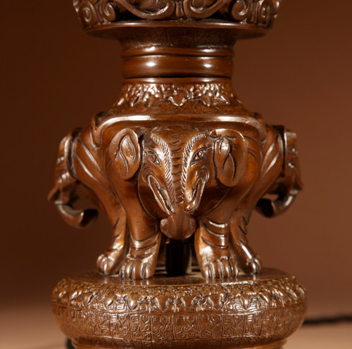 Impressive original bronze table lamp with Japanese elephant, Meiji period 1868-1912,