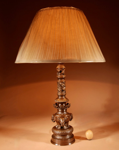 Impressive original bronze table lamp with Japanese elephant, Meiji period 1868-1912,