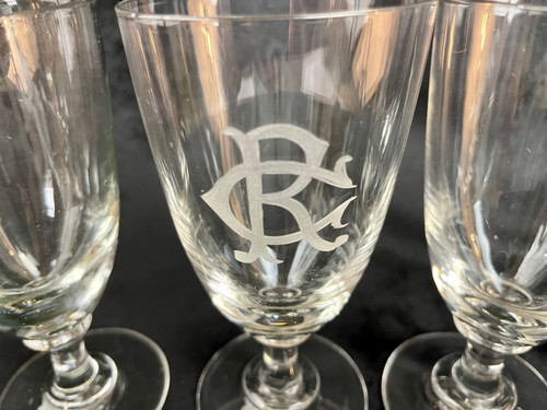 Superbo set di 4 bicchieri da vino rosso in cristallo con monogramma "CR" - XIX secolo