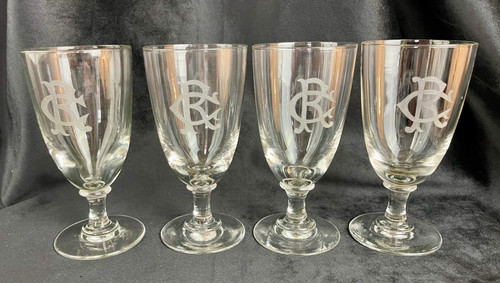 Superbo set di 4 bicchieri da vino rosso in cristallo con monogramma "CR" - XIX secolo