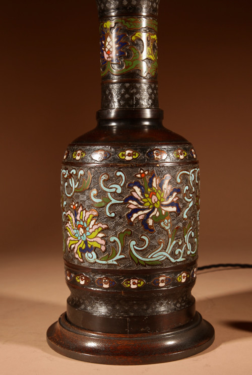  Lampe de table japonaise en bronze Champlevé, impressionnante et originale.