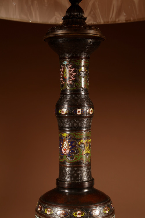  Lampe de table japonaise en bronze Champlevé, impressionnante et originale.
