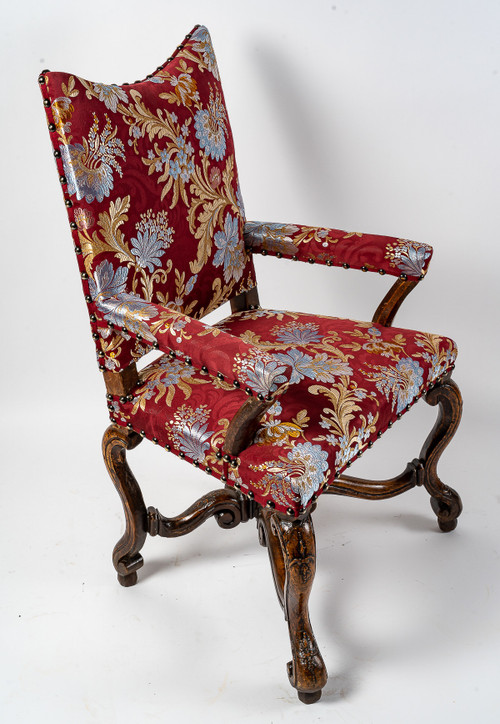 Pair of molded and carved walnut armchairs to style the hair Italy early 18th century