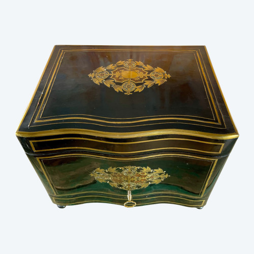 Wunderschöner Likörkeller Napoleon III. aus Boulle-Marmor mit Baccarat-Karaffen und Medici-Gläsern