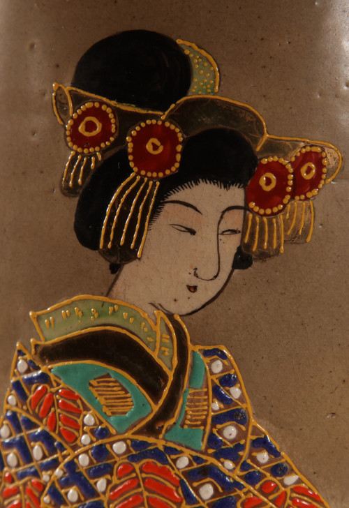 A highly decorative Japanese Satsuma table lamp.