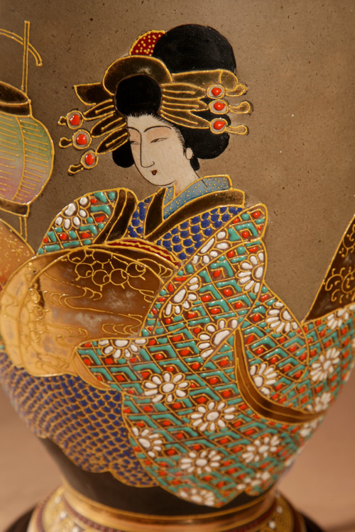 A highly decorative Japanese Satsuma table lamp.
