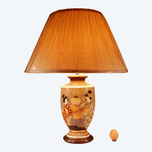 A highly decorative Japanese Satsuma table lamp.