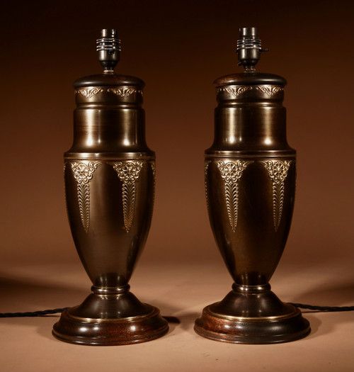 Elegantissima lampada da tavolo olandese in stile Art Nouveau/Art Déco in ottone patinato e lucidato