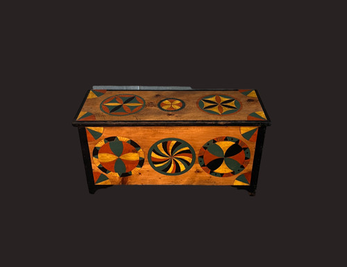 Coffre en épicéa décoré1800