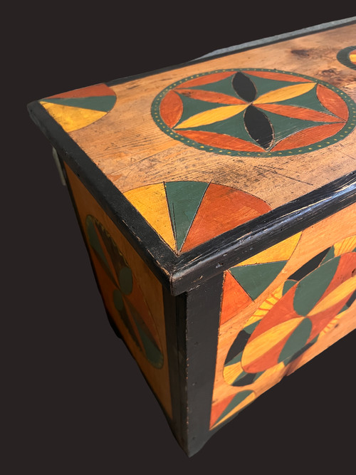 Coffre en épicéa décoré1800